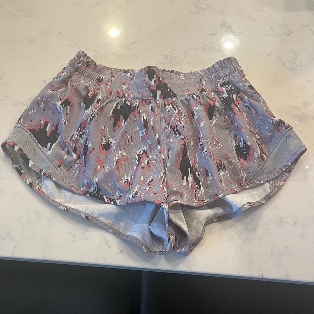 Lululemon Hotty hot 2.5 shorts